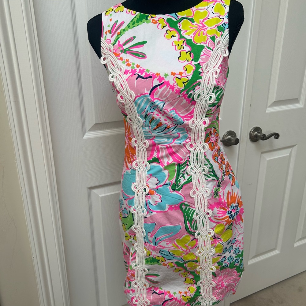 Lilly Pulitzer Anniversary collection size 2 pineapple zipper